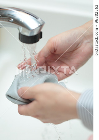 Housewife's woman's hand washing dishcloth 96882562