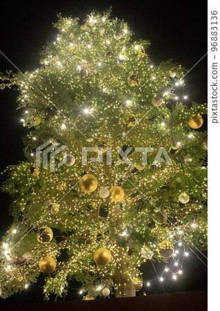 decorated christmas tree decorated christmas tree 96883136