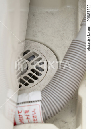 骯髒的洗衣機下水道 96885503