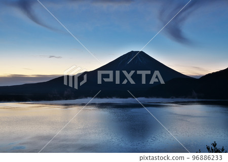 本栖湖富士山的黎明 本栖湖富士山的黎明 96886233