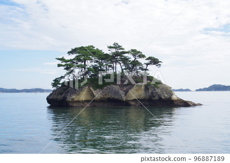View of small islands in Matsushima Bay 96887189