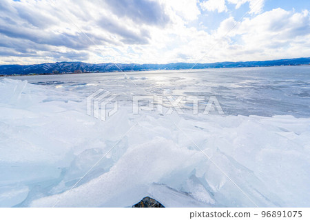 [冬季素材]諏訪湖碎冰[長野縣] 96891075