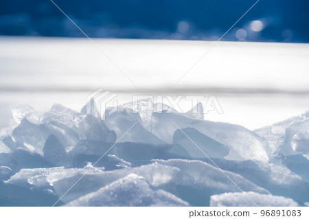 [Winter material] Shredded ice from Lake Suwa [Nagano Prefecture] 96891083