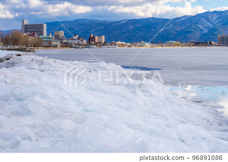 [冬季素材]諏訪湖碎冰[長野縣] 96891086