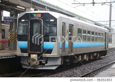 [JR東日本]大雨五能線東能代站GV-E400系列 96892863