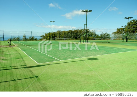 Outdoor tennis court with artificial turf 96893153