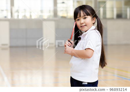 孩子打乒乓球 孩子打乒乓球 96893214