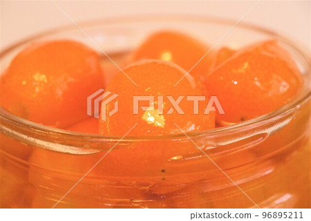 酸甜淡淡的苦味很誘人的“金橘甘露尼” 96895211