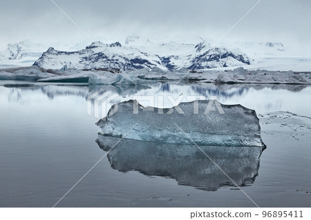 Glacial lake in Iceland Glacial lake in Iceland 96895411