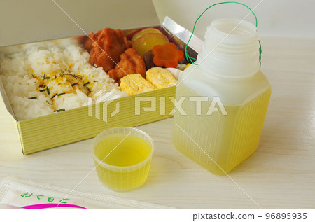 Retro ekiben and tea 96895935