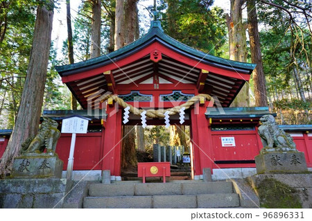 Worship gate of Mt. Nantai in winter 96896331
