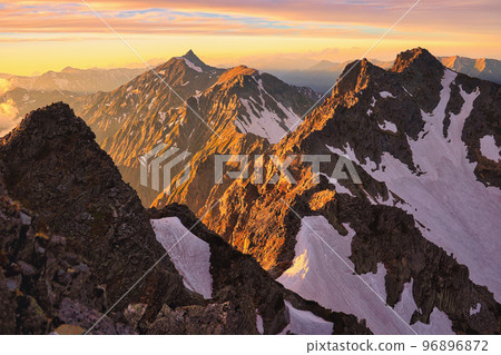 從北穗高山到矢力岳的夕陽之脊 從北穗高山到矢力岳的夕陽之脊 96896872