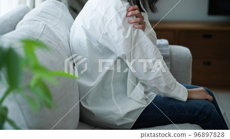 A middle-aged woman who is depressed in the living room. 96897828