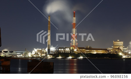 Factory night view seen from Shiomi-cho, Minato-ku, Nagoya, huge chimneys and tanks Factory night view seen from Shiomi-cho, Minato-ku, Nagoya, huge chimneys and tanks 96898156