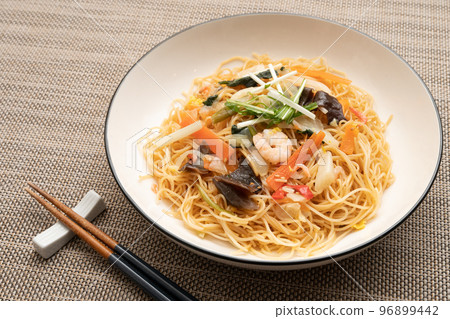 Grilled rice noodle 96899442