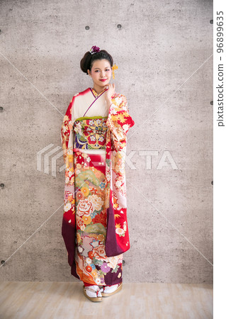 A woman wearing a long-sleeved kimono 96899635