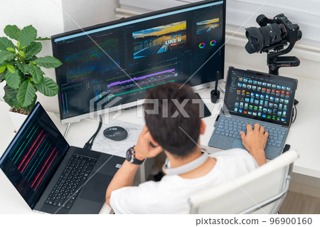 Video/video creator, male, video marketing, editing, advertising activities, bird's-eye view, multi-display, gimbal Video/video creator, male, video marketing, editing, advertising activities, bird's-eye view, multi-display, gimbal 96900160