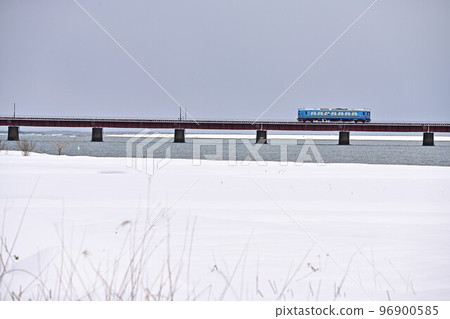 Yura River Bridge in winter Yura River Bridge in winter 96900585