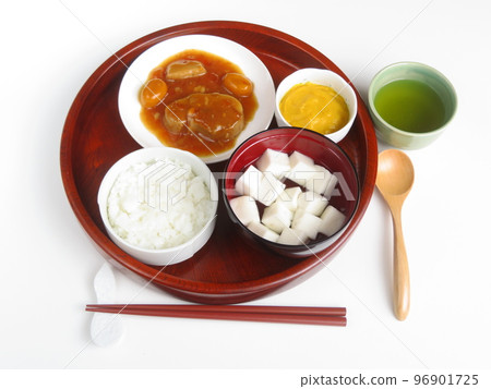 Mousse food placed on a round tray so that it can be easily eaten by turning it around. Mousse food placed on a round tray so that it can be easily eaten by turning it around. 96901725
