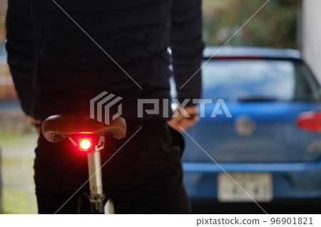 即使是自行車也必不可少的尾燈 96901821