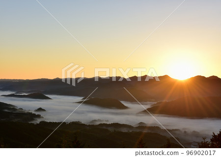 富美山宇田盆地的雲海 富美山宇田盆地的雲海 96902017
