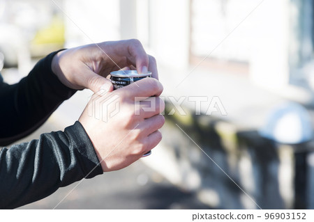 Worker male hand opening canned coffee 96903152