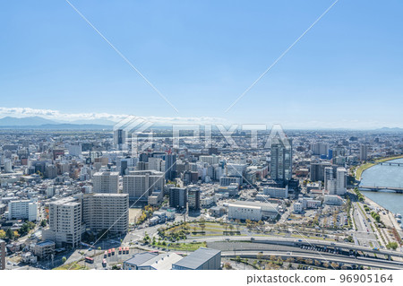 新潟縣新潟市 從 Toki Messe Befco Bakauke 展望台(南方向)看到的新潟市街景 新潟縣新潟市 從 Toki Messe Befco Bakauke 展望台(南方向)看到的新潟市街景 96905164