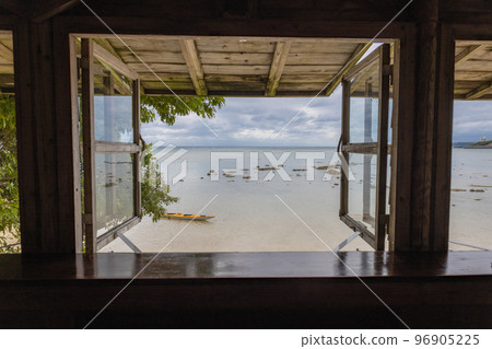 在海邊的茶館度過沖繩咖啡時光 在海邊的茶館度過沖繩咖啡時光 96905225