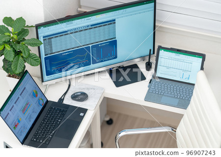 General affairs, accounting, clerical work, sales clerical work, general clerical work, clerical staff, spreadsheets, graphs, bird's-eye view, multi-display 96907243