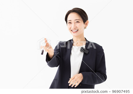 woman giving commentary 96907495