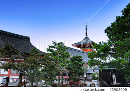 清晨的京都古都清水寺 96908096