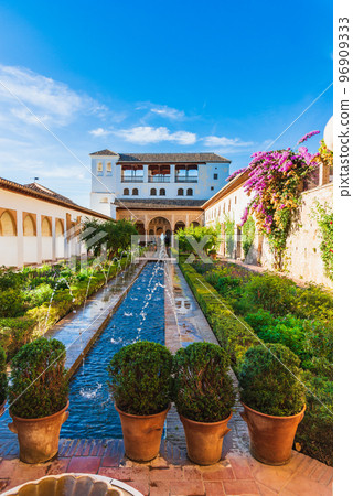 Spain Generalife garden 96909333