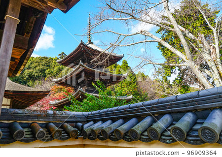 三井寺天台寺三層塔 96909364