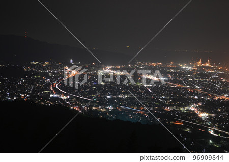 Night view of Shimizu Ward seen from Kajiwarayama Park (Aoi Ward, Shizuoka City, border of Shimizu Ward) Night view of Shimizu Ward seen from Kajiwarayama Park (Aoi Ward, Shizuoka City, border of Shimizu Ward) 96909844