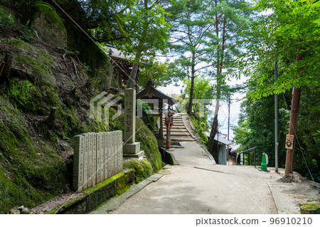 [Kinki 36 Fudo Sacred Sites] No. 26 Mudo-ji Myoo-do Temple Approach 1 Otsu City, Shiga Prefecture 96910210