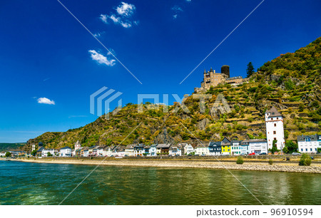Katz Castle above Sankt Goarshausen town in the Upper Middle Rhine Valley. UNESCO world heritage in Germany 96910594