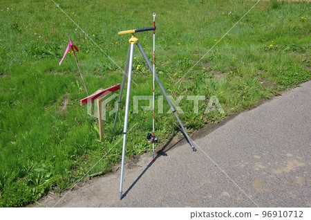 測量過程中的針孔 針孔和支架 測量過程中的針孔 針孔和支架 96910712