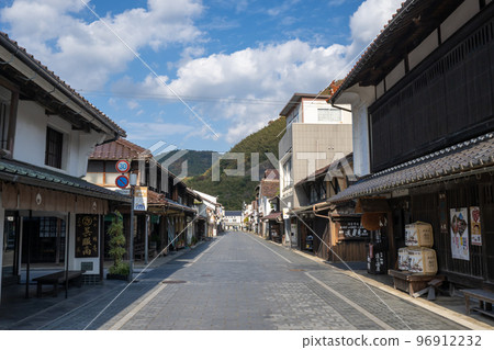 山陰的小京都,秋天的津和野,島根縣本町街的景色 山陰的小京都,秋天的津和野,島根縣本町街的景色 96912232