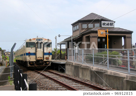 Kiha 47 9048 進入日本最南端始發站JR枕崎站 Kiha 47 9048 進入日本最南端始發站JR枕崎站 96912815