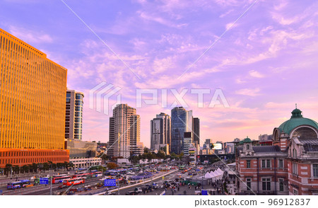 Skyscrapers in front of Seoul Station Plaza Skyscrapers in front of Seoul Station Plaza 96912837