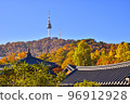 Autumn scenery of Namsangol Hanok Village with Namsan Tower 96912928