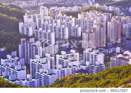 Bird's-eye view of an apartment complex in Seoul Bird's-eye view of an apartment complex in Seoul 96912987