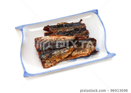 盤子裡的烤秋刀魚 [白色背景/剪報] 96913696