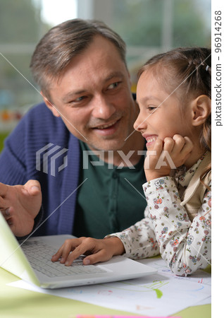 Portrait of father with daughter use laptop 96914268