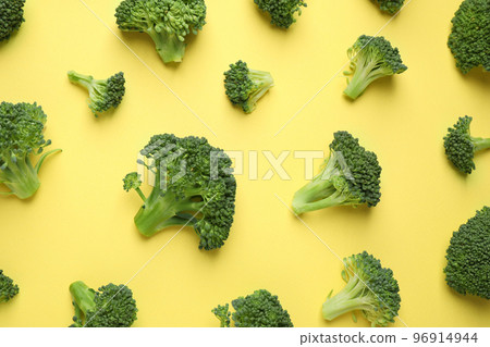 Fresh tasty broccoli on yellow background, flat lay 96914944