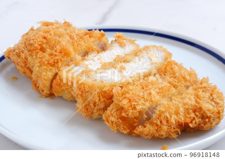 Freshly fried and crispy loin cutlet 96918148