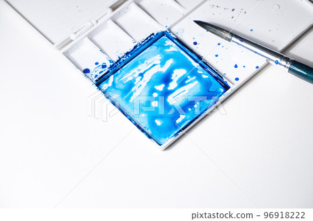 artist watercolor mixing palette dish on white background for logo and banner. design, creative, and illustration. artist watercolor mixing palette dish on white background for logo and banner. design, creative, and illustration. 96918222
