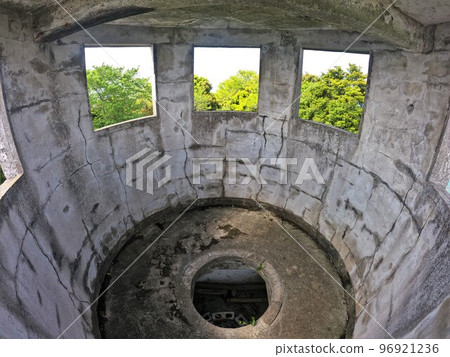 近江島高山山頂的防空觀察所廢墟內 96921236