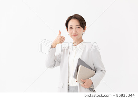 漂亮的女性白色背景 96923344