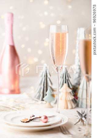 Christmas table settings Christmas table settings 96926978